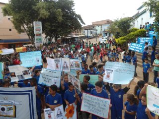 Kinderen demonstreren tegen seksueel misbruik