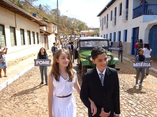 Nico en Trijnie met jeep